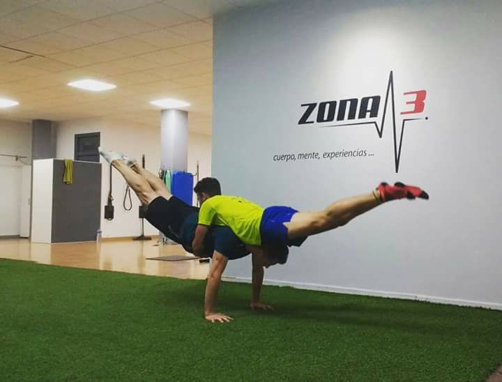 Zona3 un centro diferente con gente normal dispuesta a entrenar y divertirse